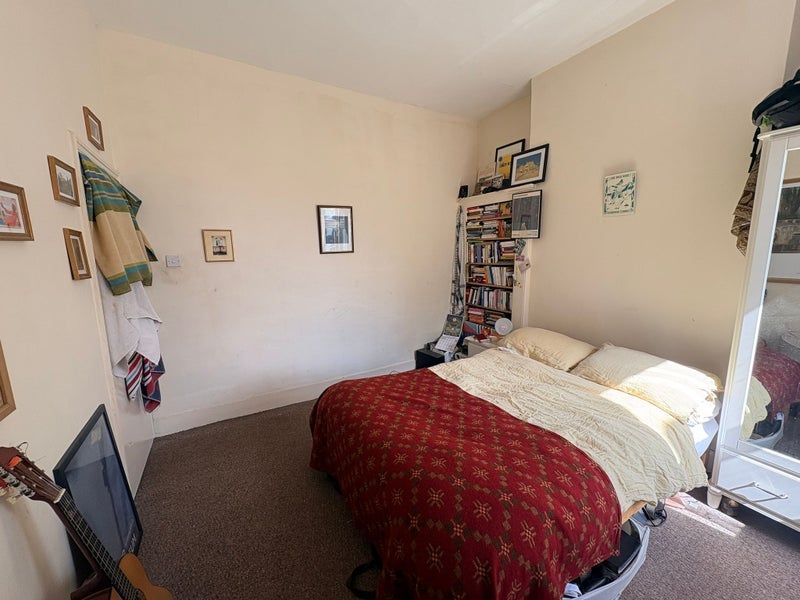 Room Hampden Road in Greater London