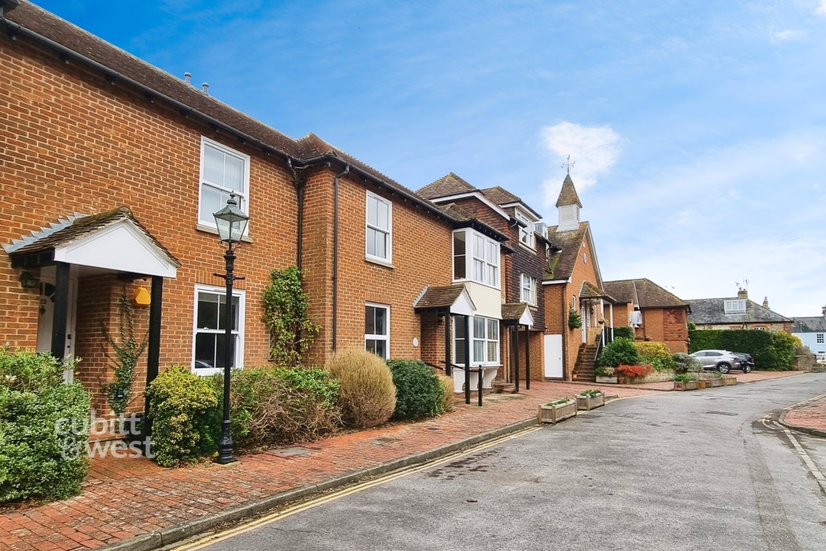 Flat Station Road in Tunbridge Wells