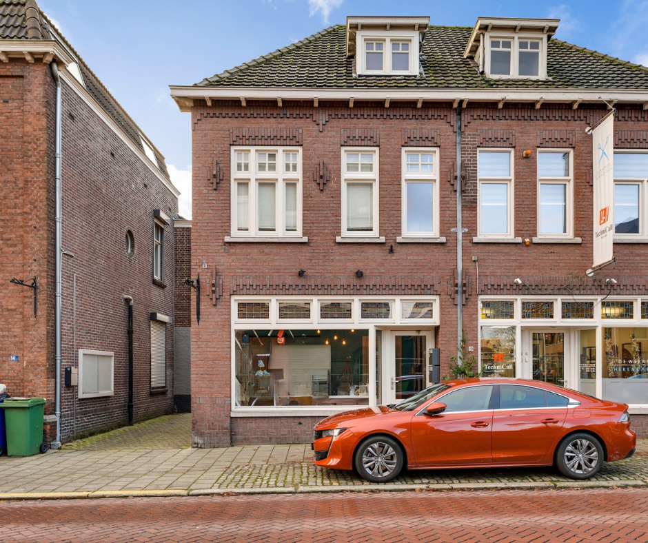 Huis Maaspoort 12 12a in Weert