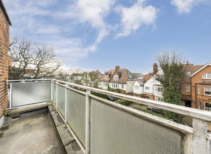 Flat Platt's Lane in Greater London