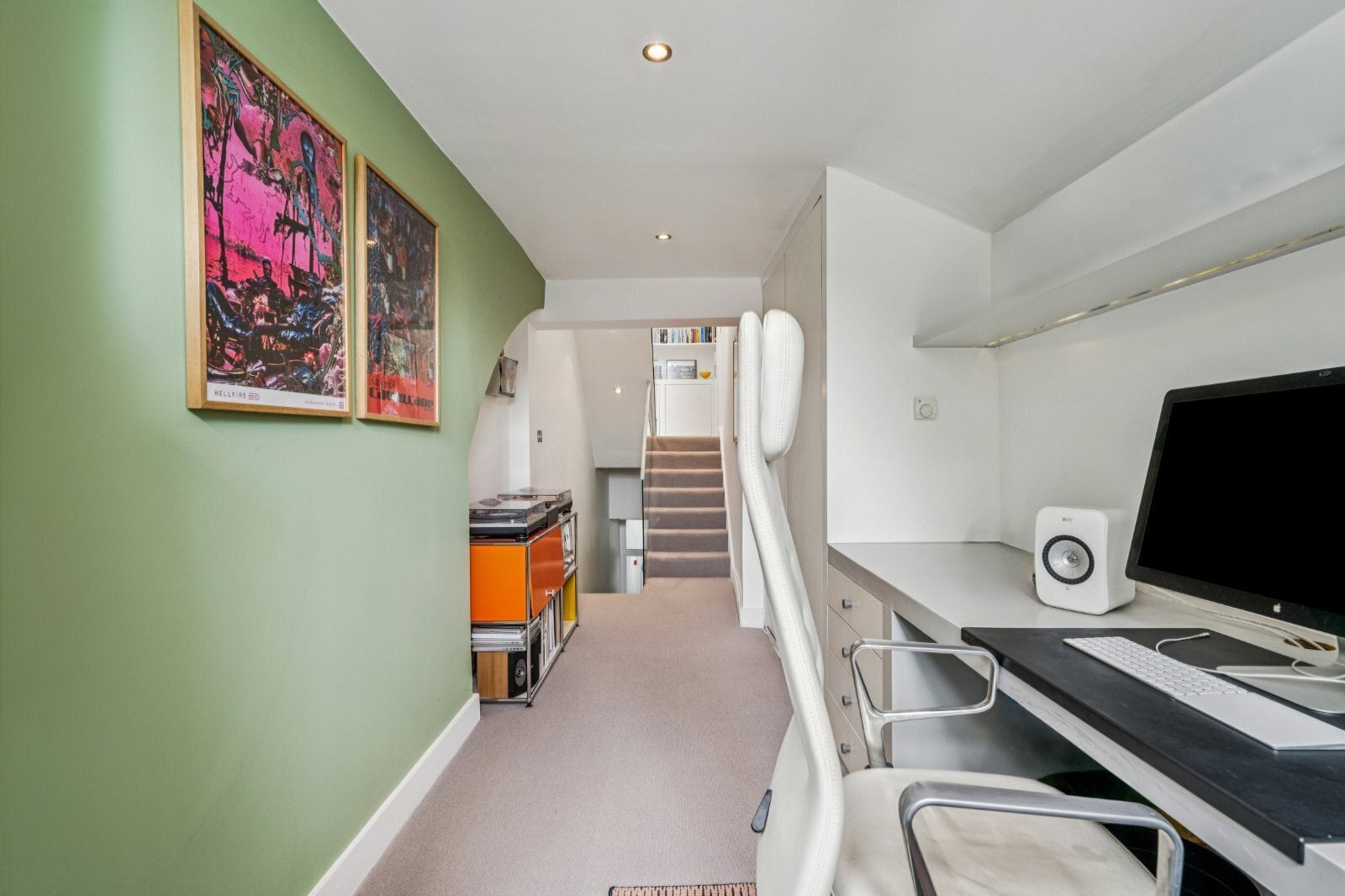 Flat Portobello Road in Greater London