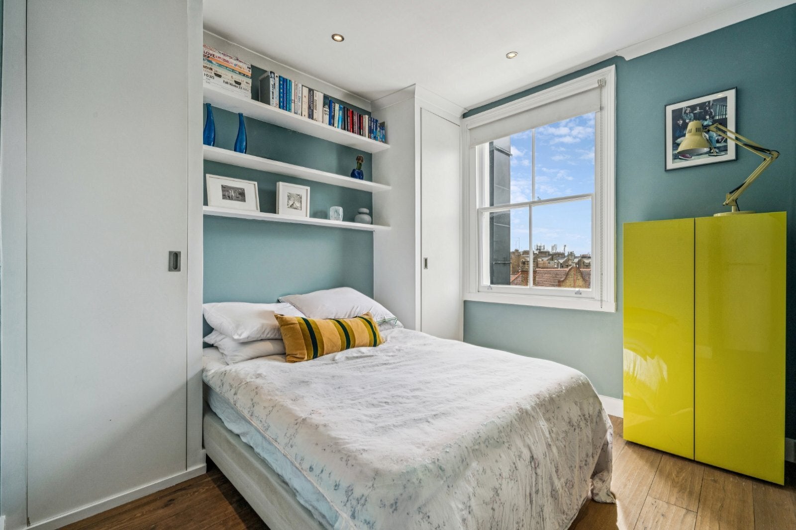 Flat Portobello Road in Greater London