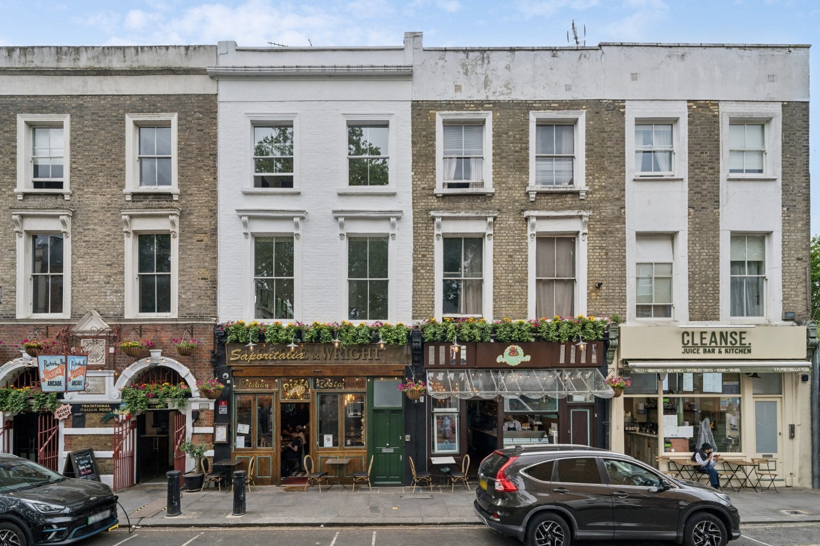 Flat Portobello Road in Greater London
