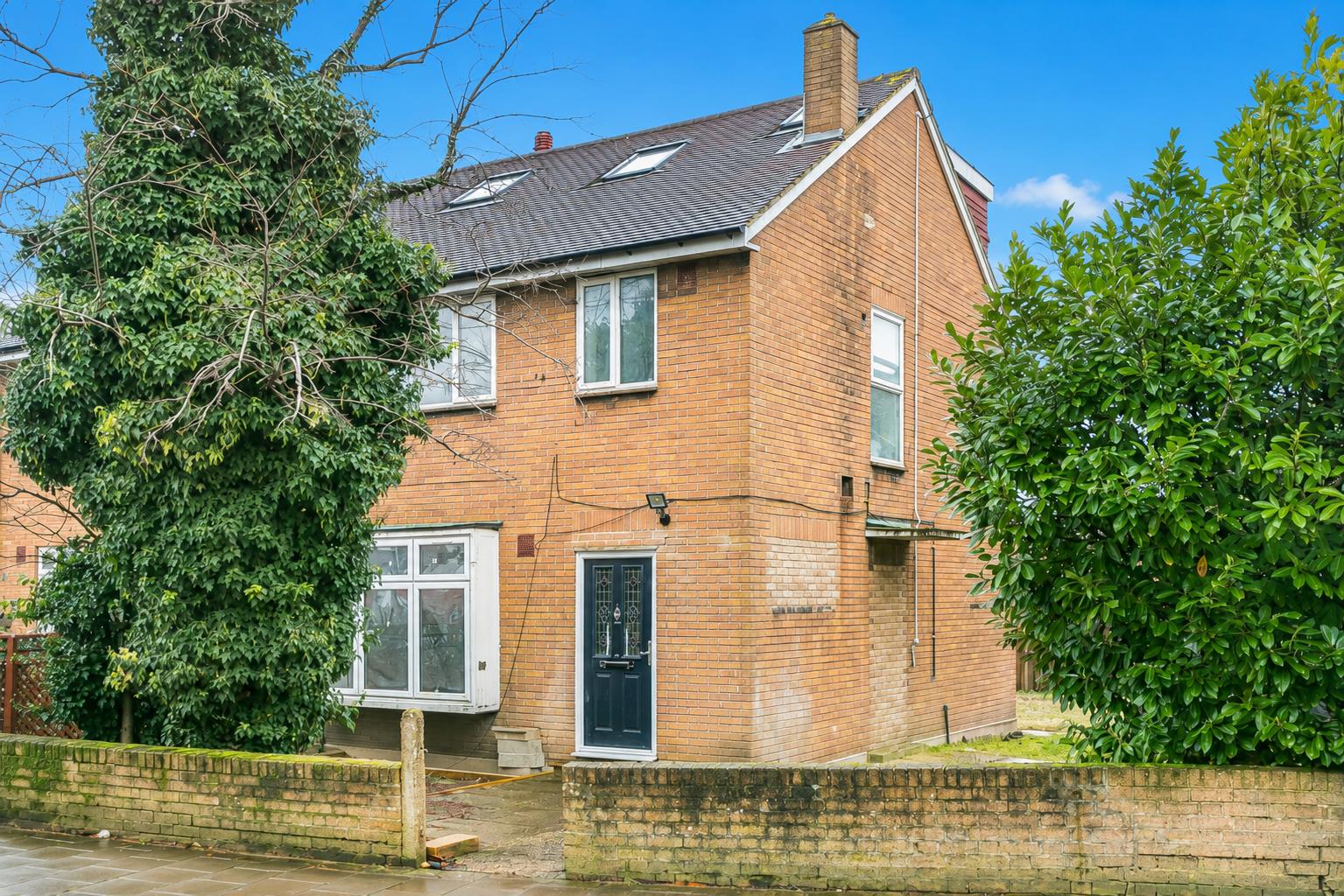 Flat Pendennis Road in Greater London