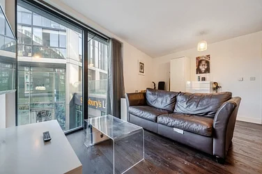 Flat Surrey Quays Road in Greater London