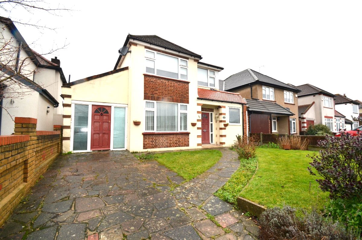 House Elmhurst Drive in Greater London