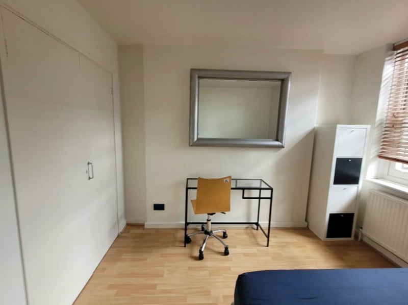 Room Emlyn Gardens in Greater London