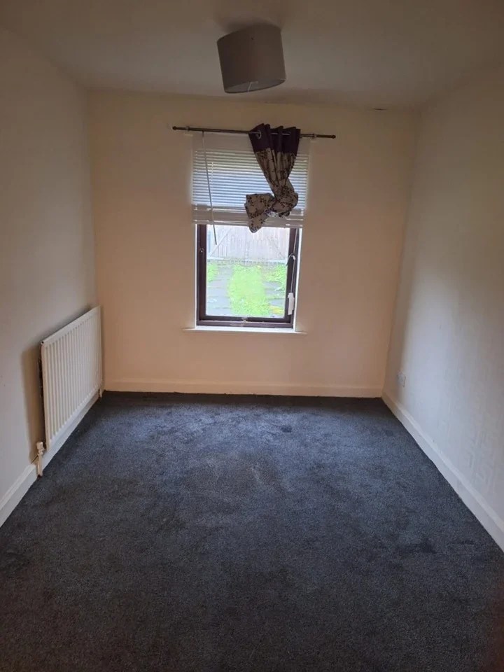 House Ferguslie Park Avenue in Elderslie