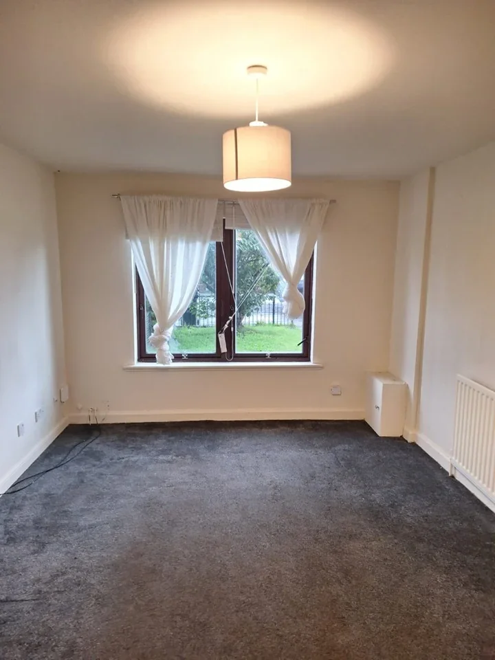 House Ferguslie Park Avenue in Elderslie