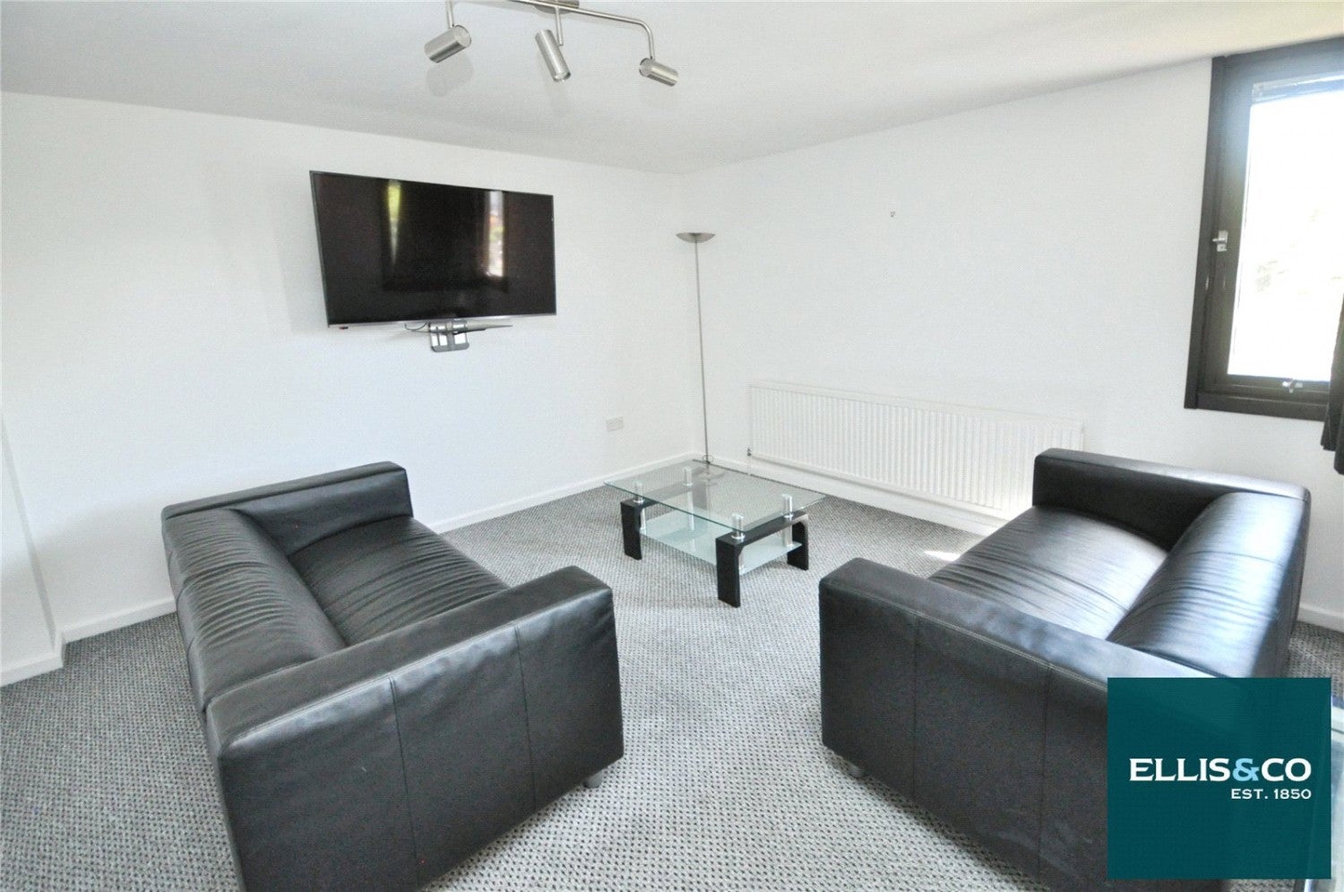 Flat Britten Close in Greater London