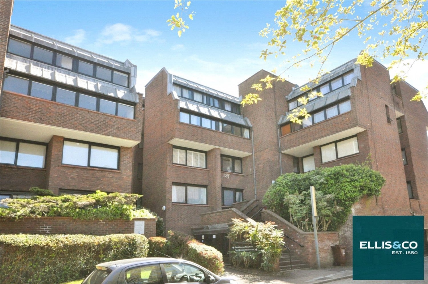 Flat Britten Close in Greater London