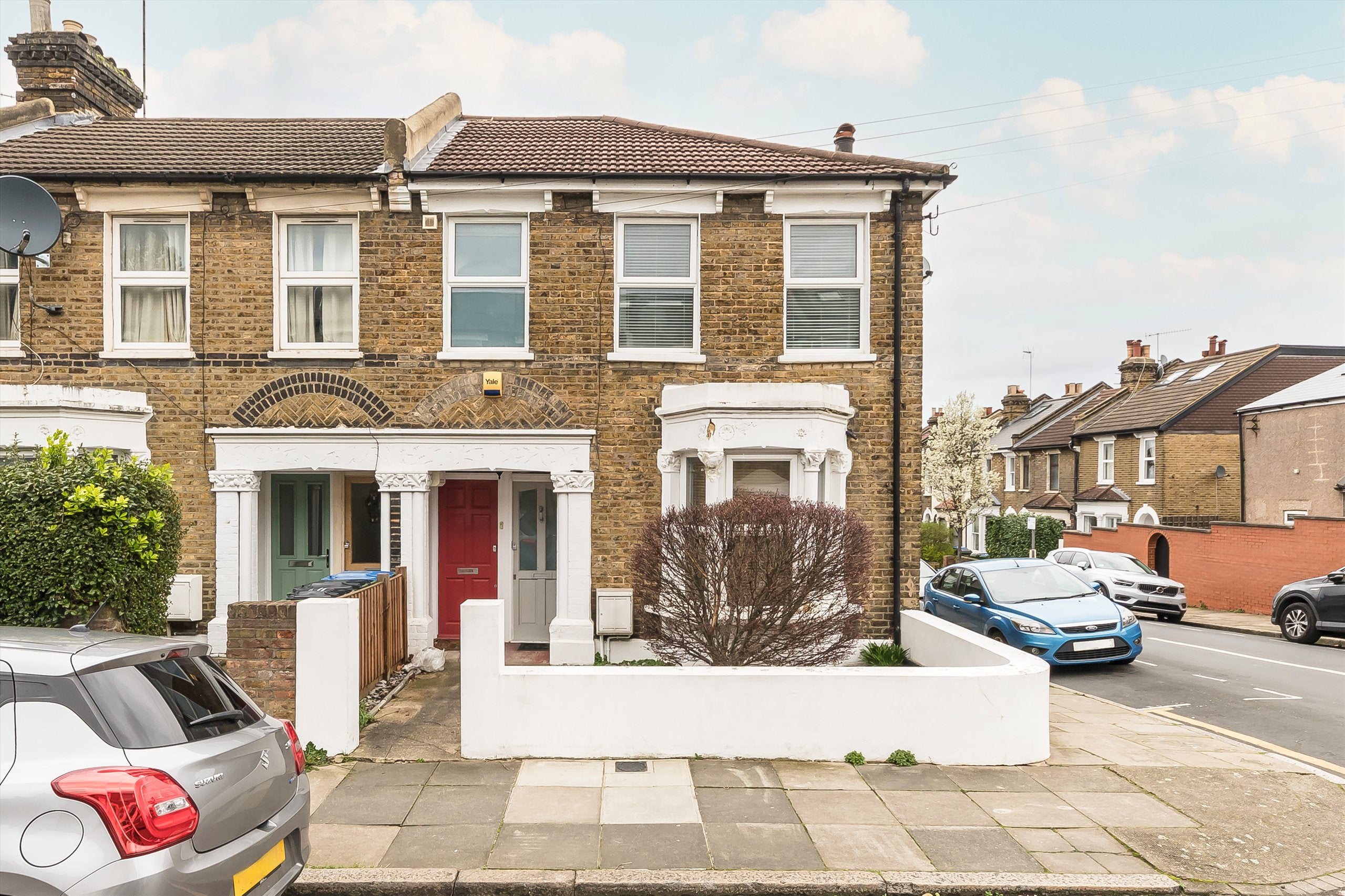 Flat Gurdon Road in Greater London