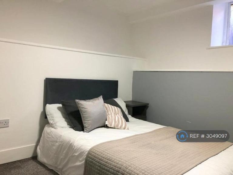 Room Hunters Lane in Liverpool