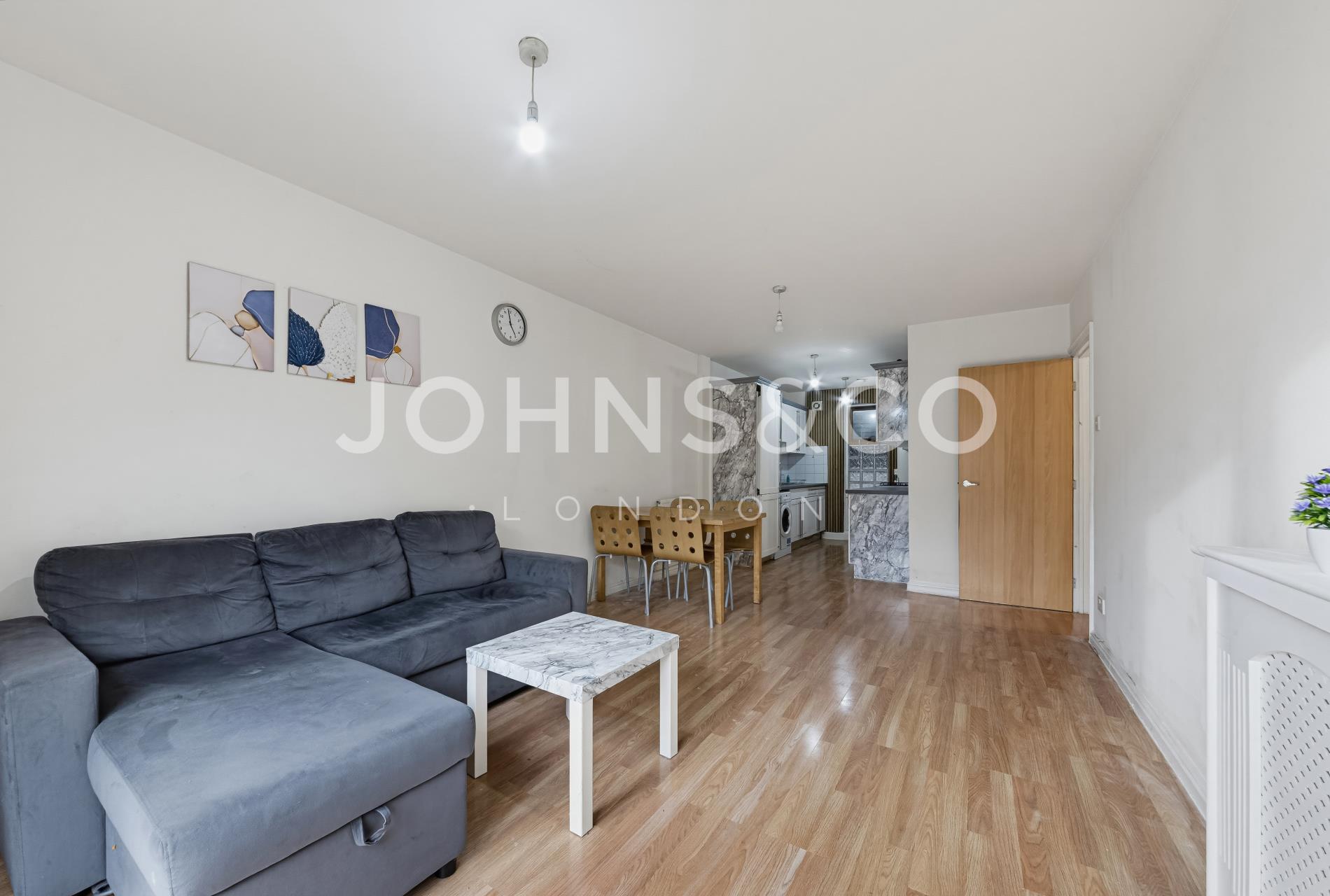 Flat Ashton Street in Greater London