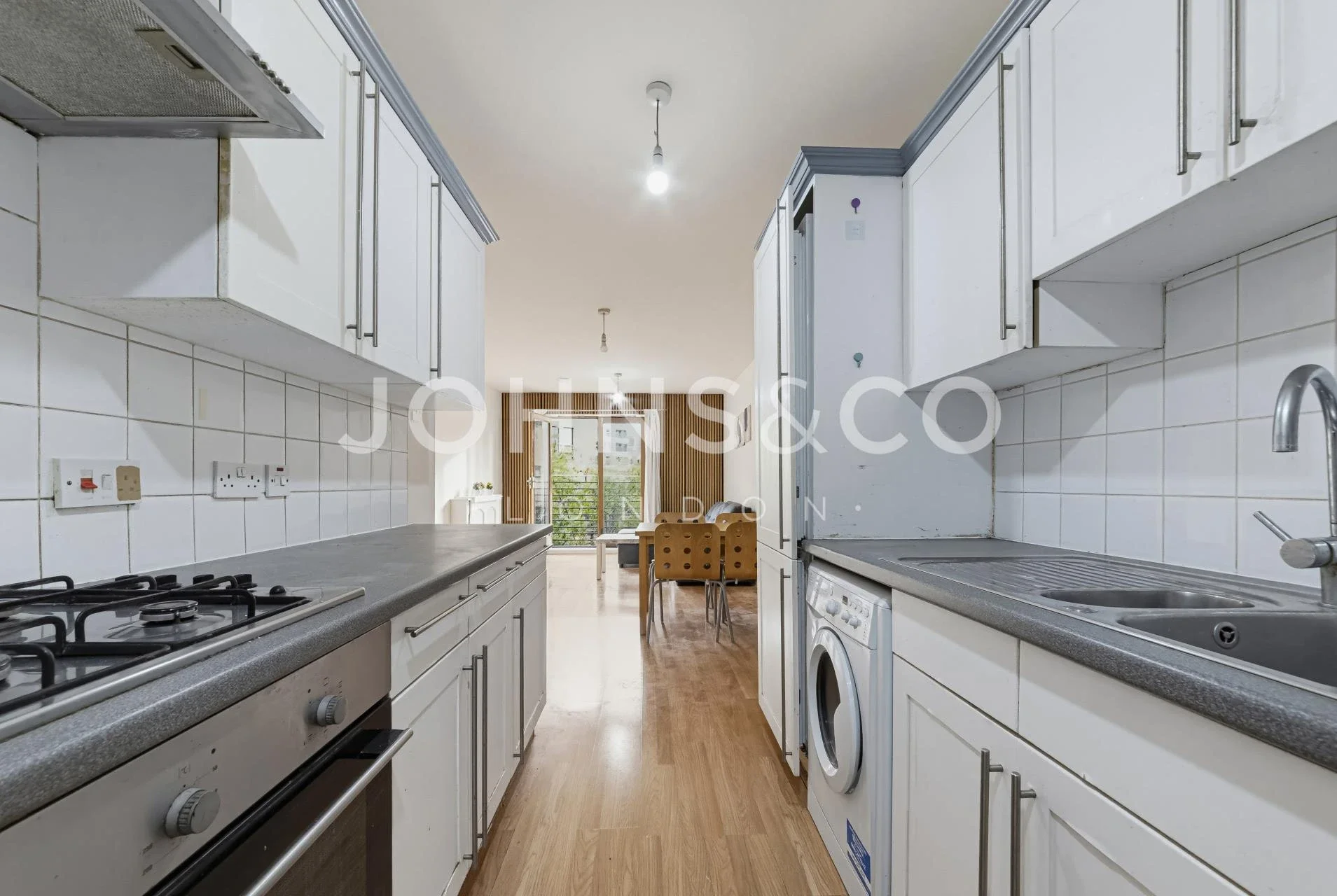 Flat Ashton Street in Greater London