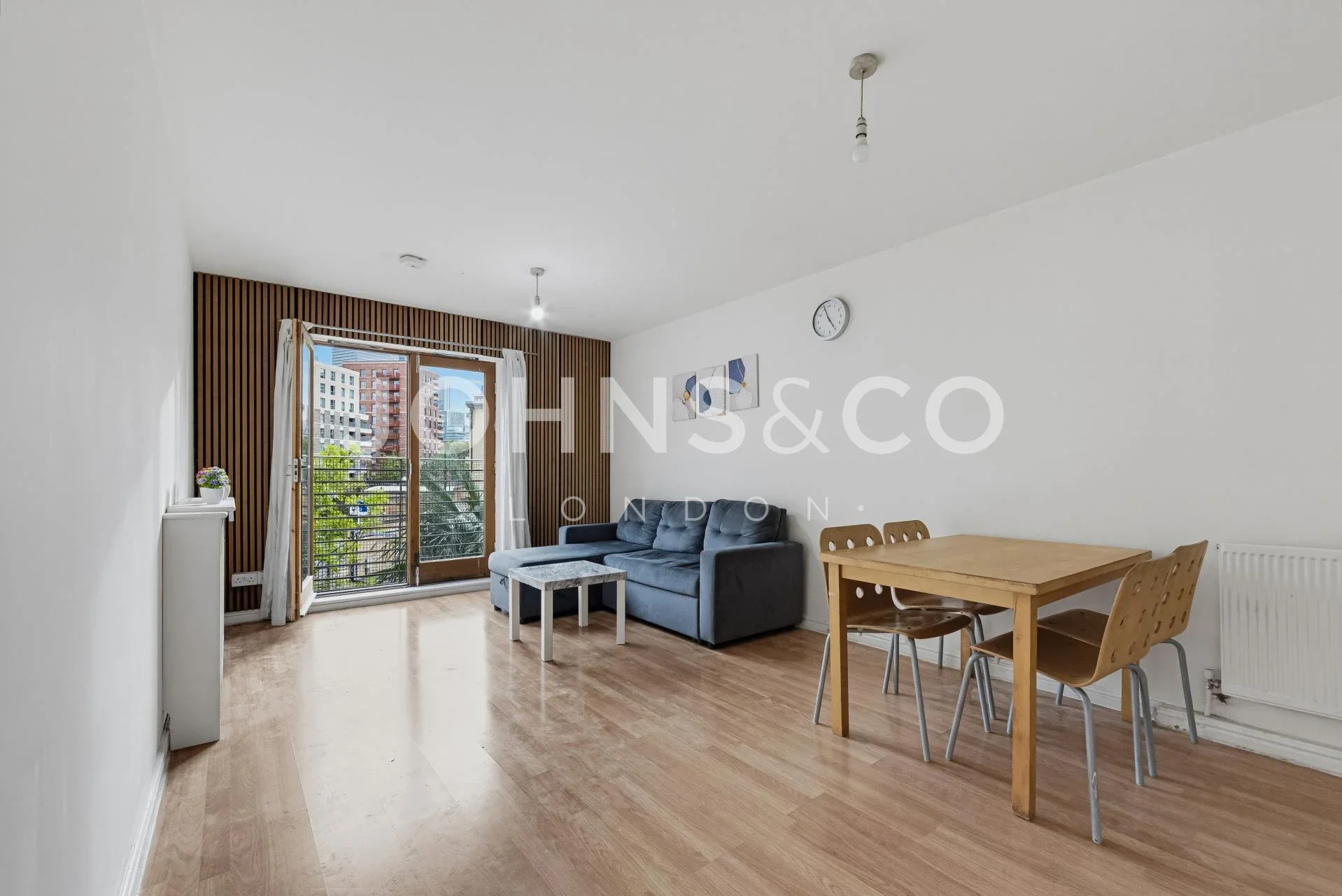 Flat Ashton Street in Greater London