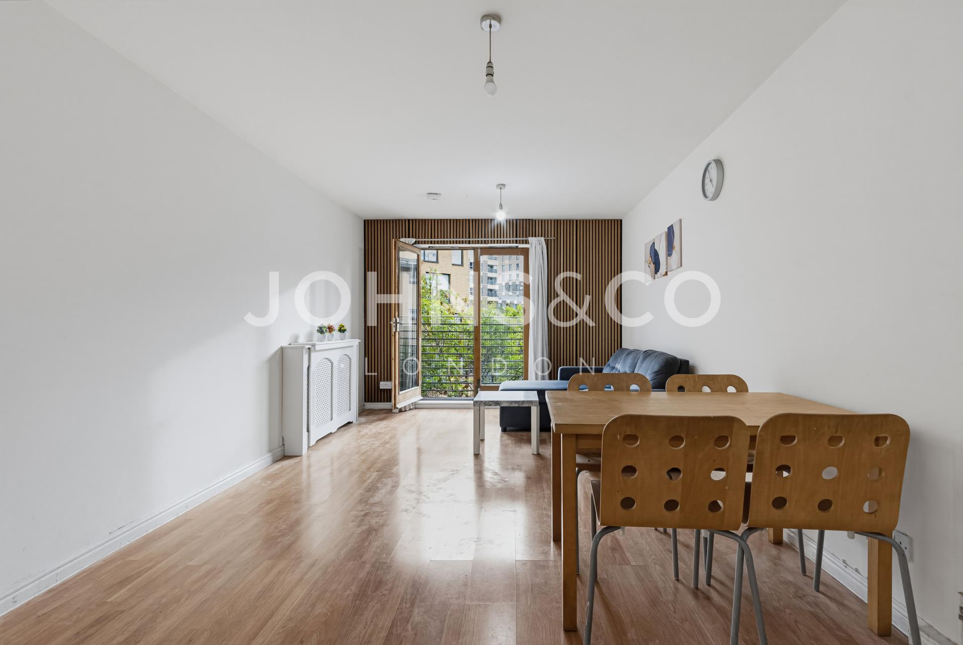 Flat Ashton Street in Greater London