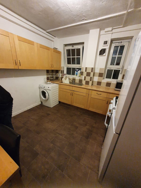 Room Twine Court in Greater London