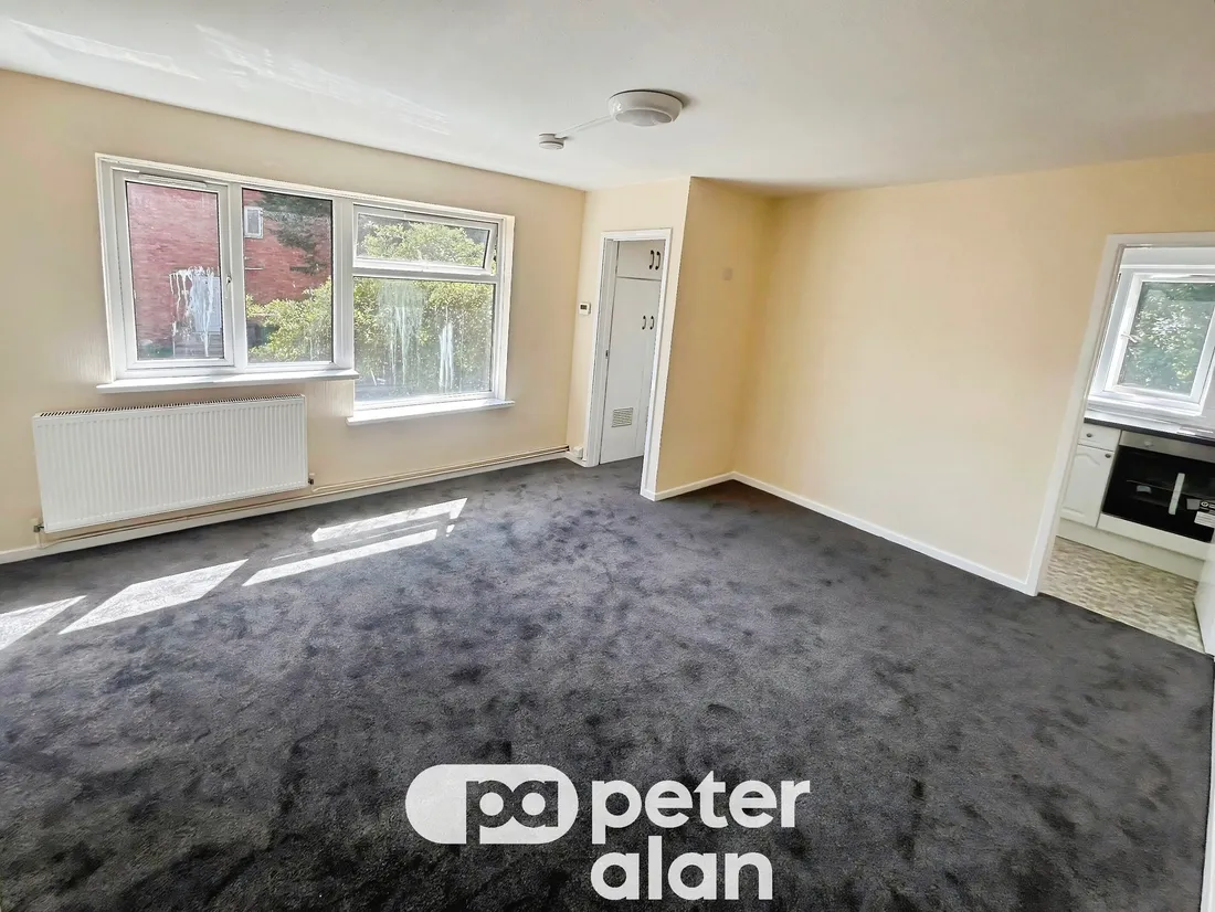 Flat Woolaston Avenue in Cardiff