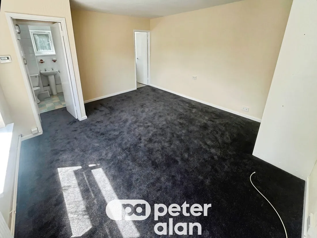 Flat Woolaston Avenue in Cardiff