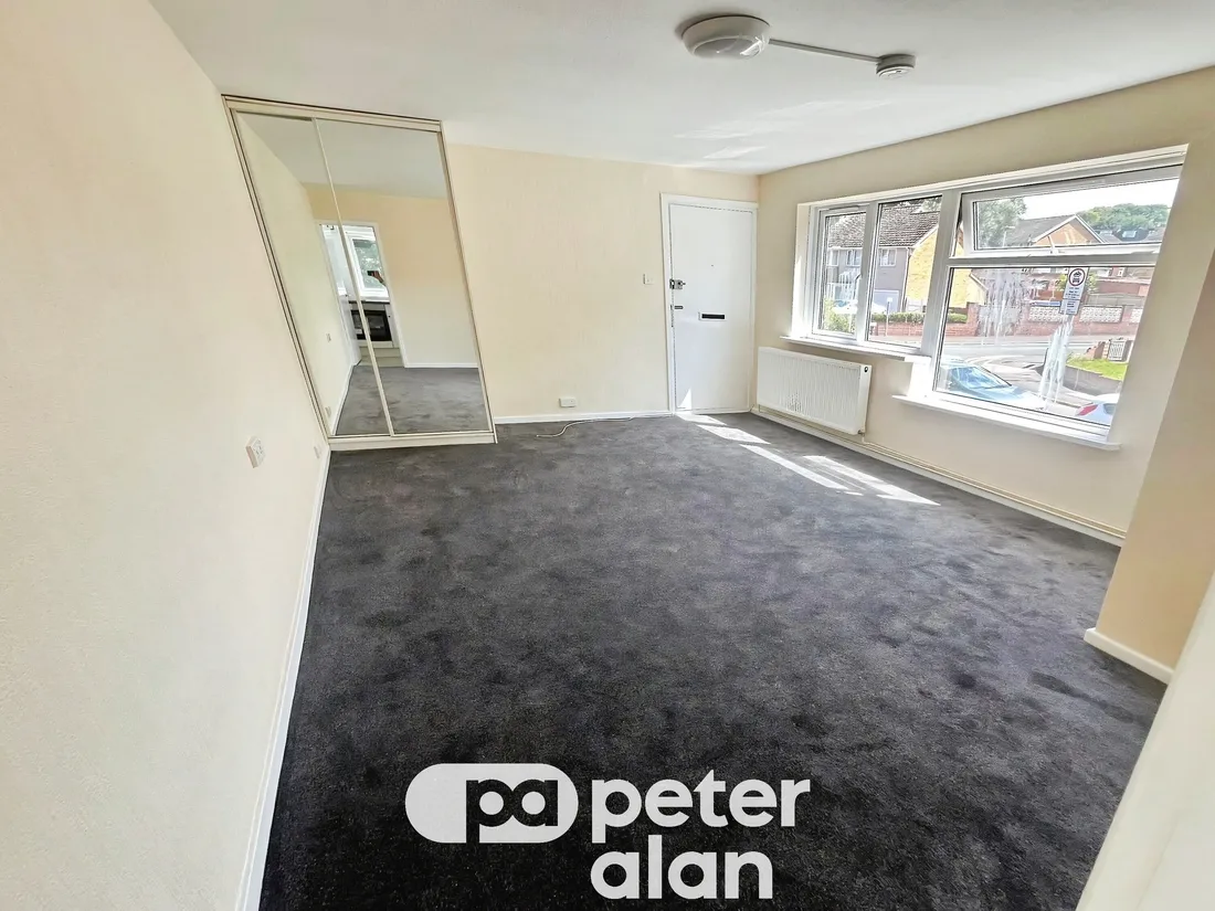 Flat Woolaston Avenue in Cardiff