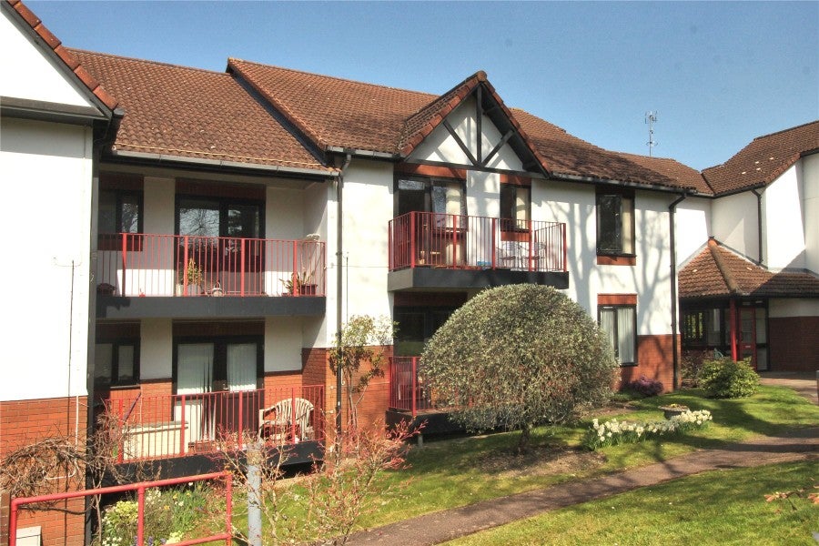 Flat The Mount in Woking