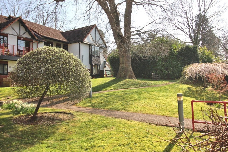 Flat The Mount in Woking