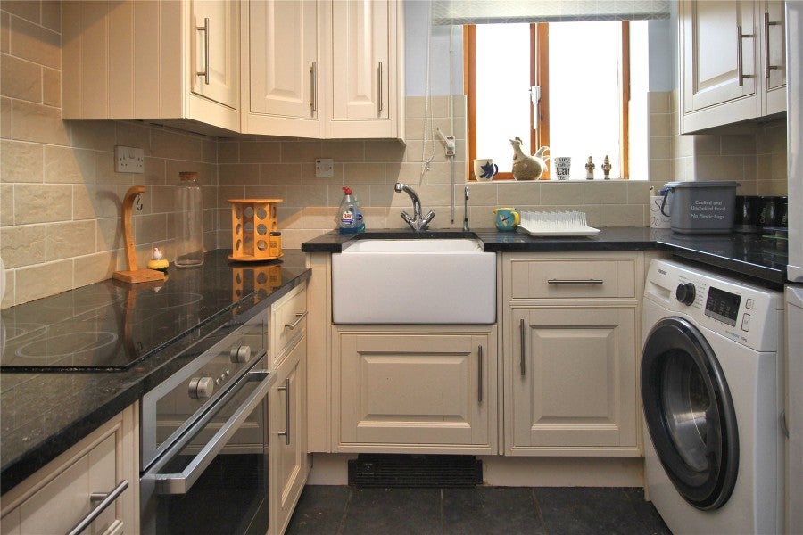 Flat The Mount in Woking