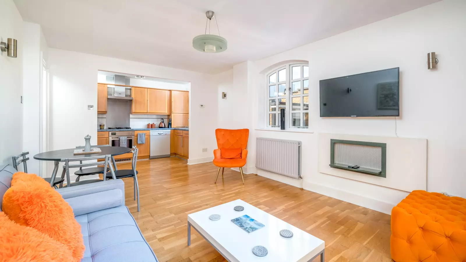 Flat Magdalen Street in Greater London