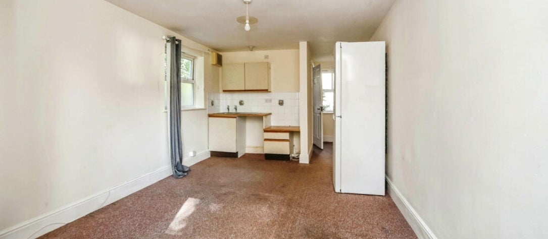 Room De Parys Avenue in Bedford