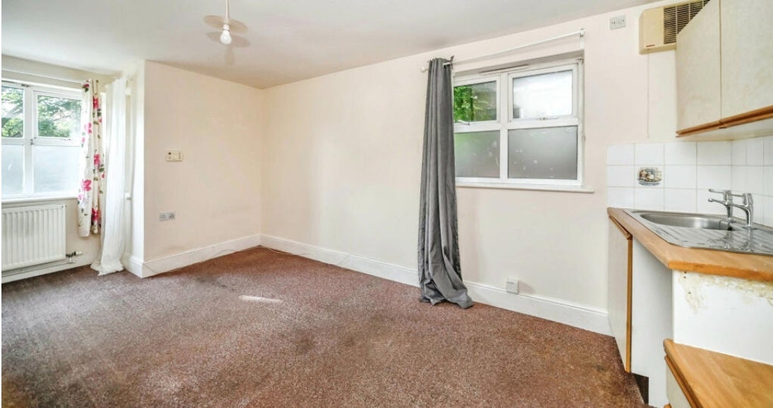 Room De Parys Avenue in Bedford