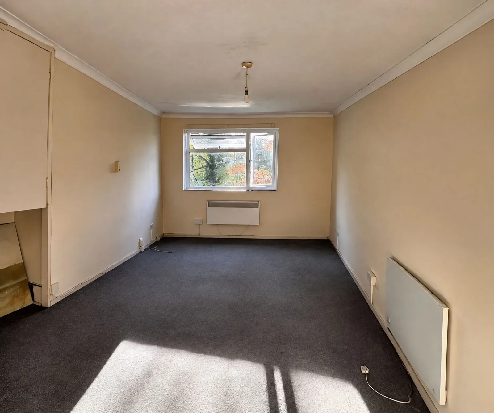 Flat Downs Road in Luton
