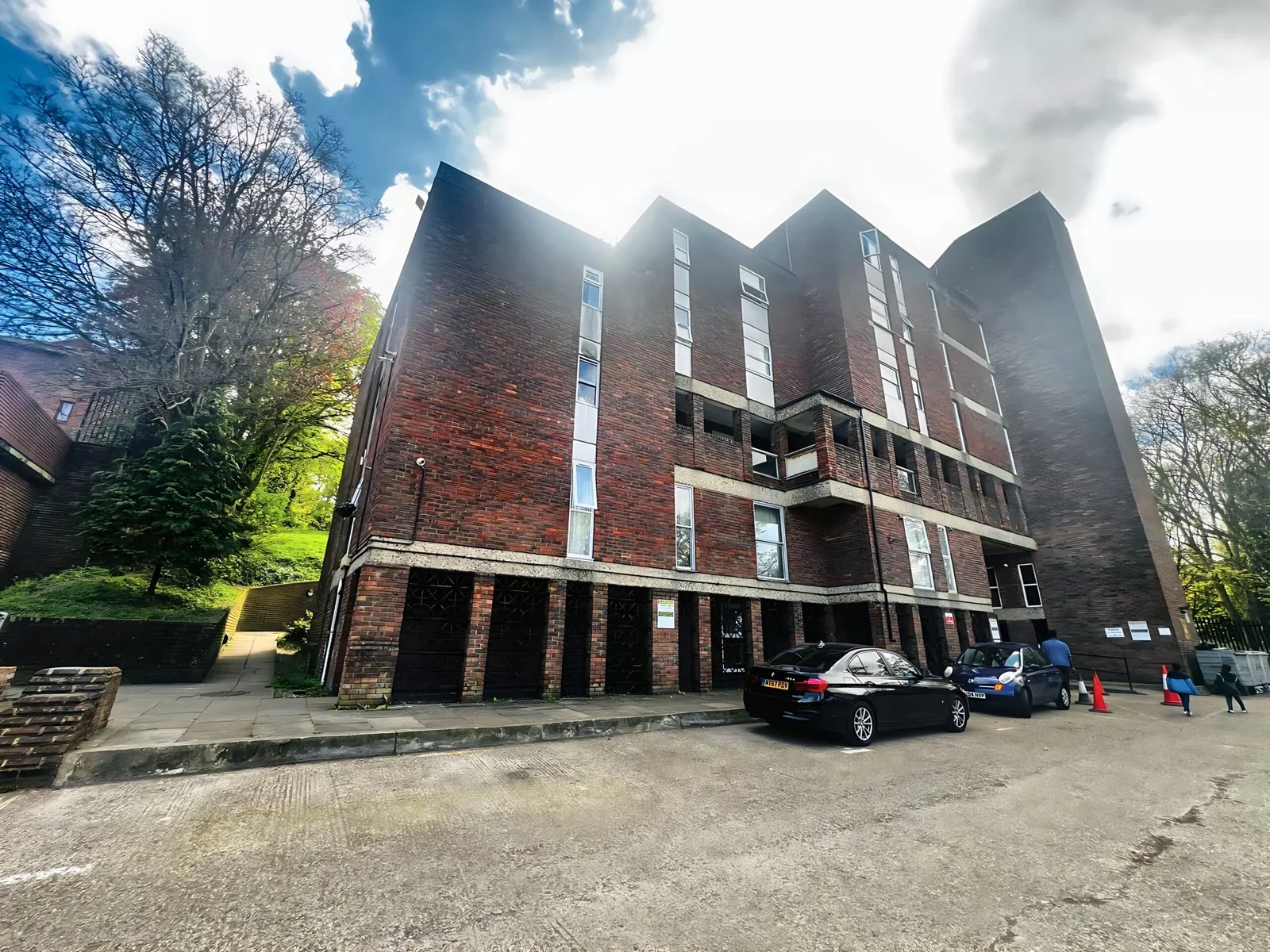 Flat Downs Road in Luton