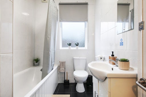 Room Uxbridge Road in Greater London
