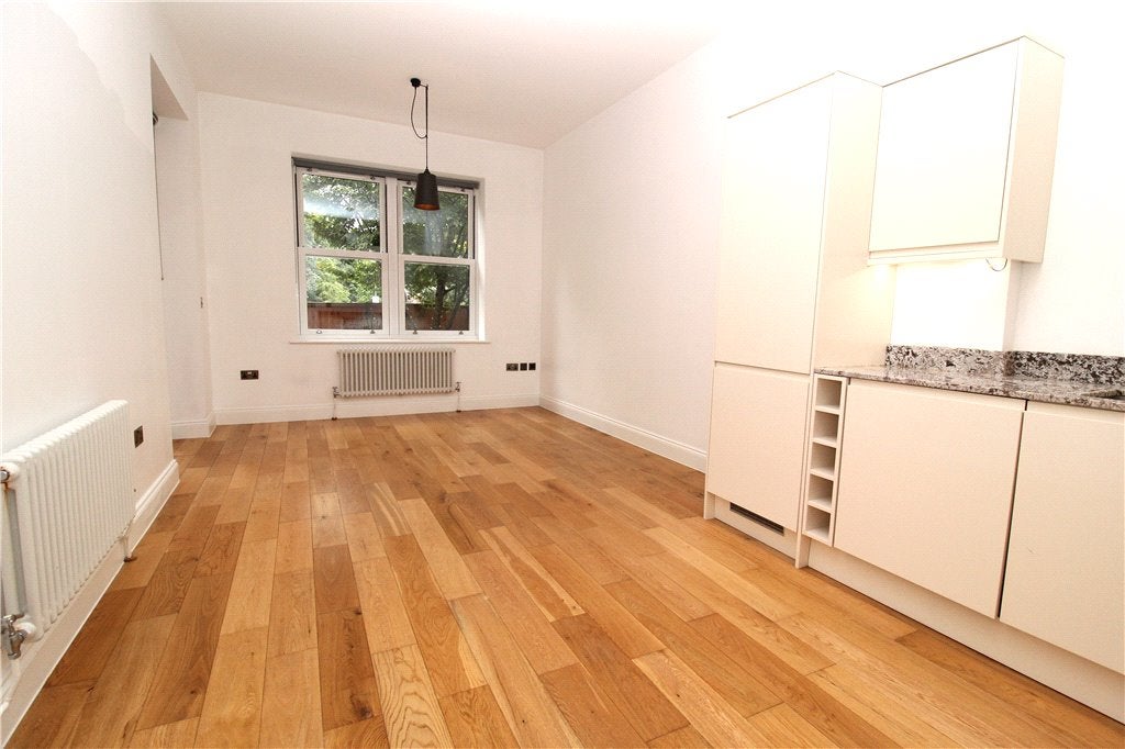 Flat Kenilworth Road in Greater London