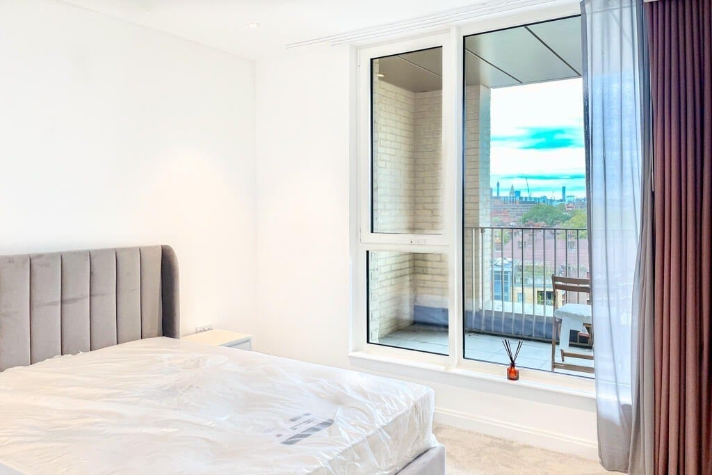 Flat Kennington Lane in Greater London