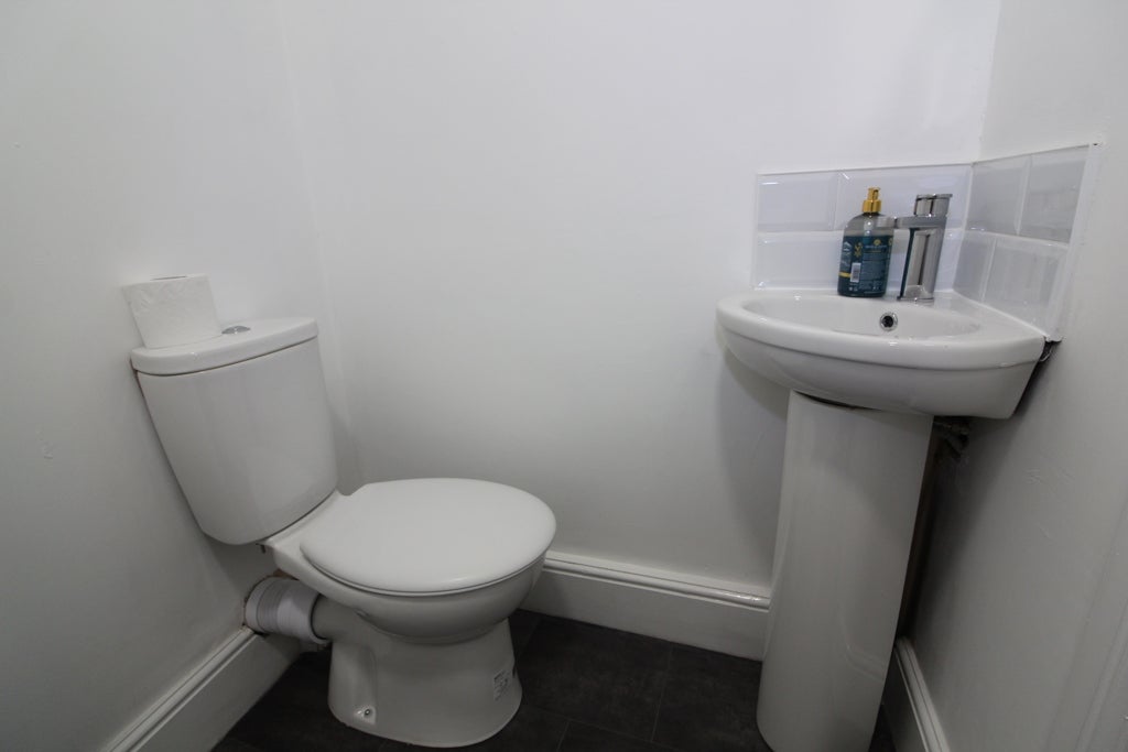 Room Lowson Street in Darlington