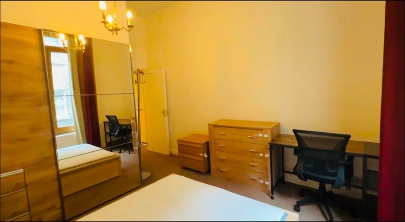Room Collingham Place in Greater London