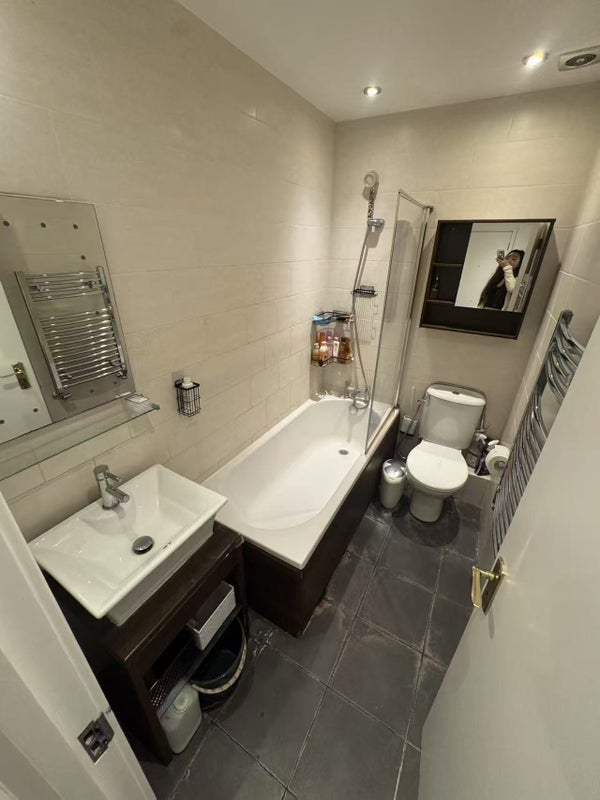 Room Collingham Place in Greater London