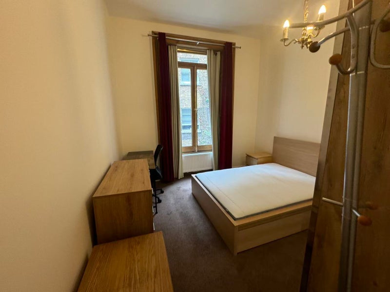 Room Collingham Place in Greater London