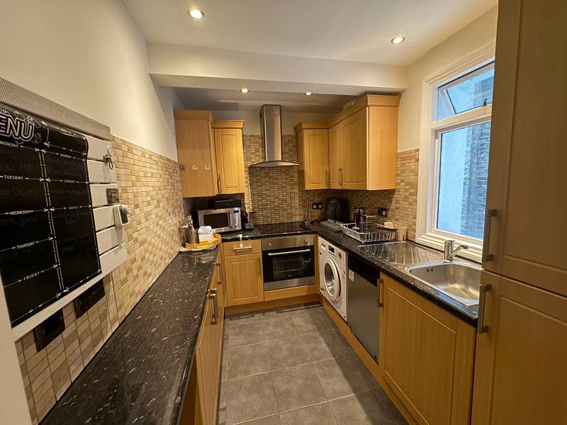 Room Collingham Place in Greater London