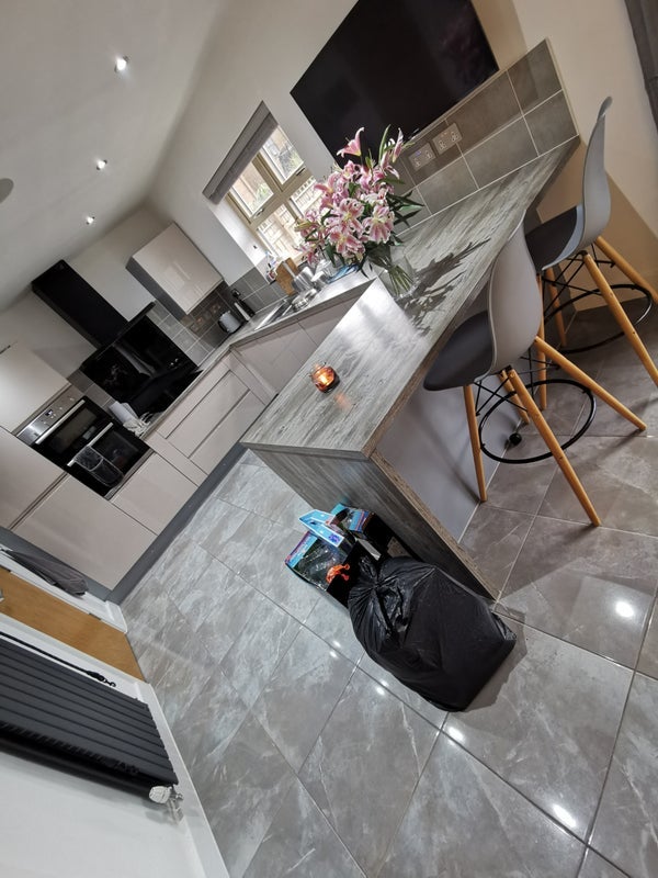 Room Brefitt Close in Wakefield