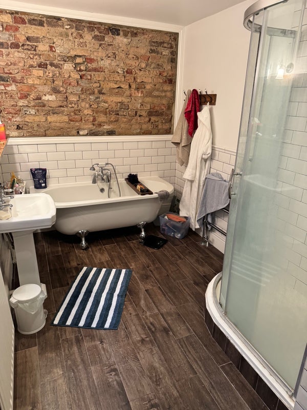 Room Manor Place in Greater London