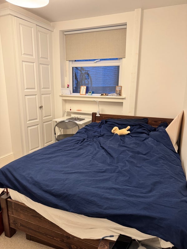 Room Manor Place in Greater London