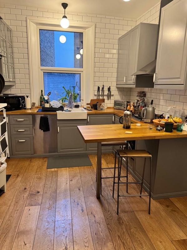 Room Manor Place in Greater London