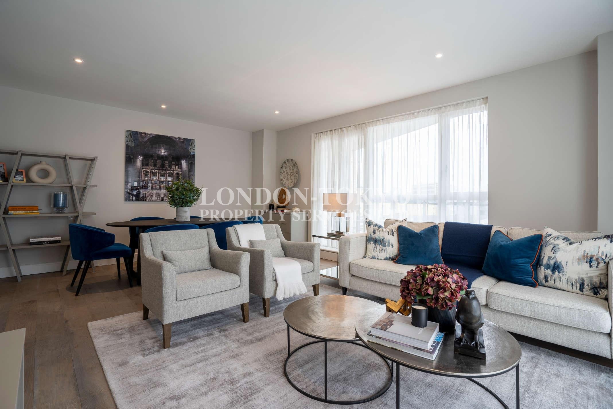Flat Westferry Circus in Greater London