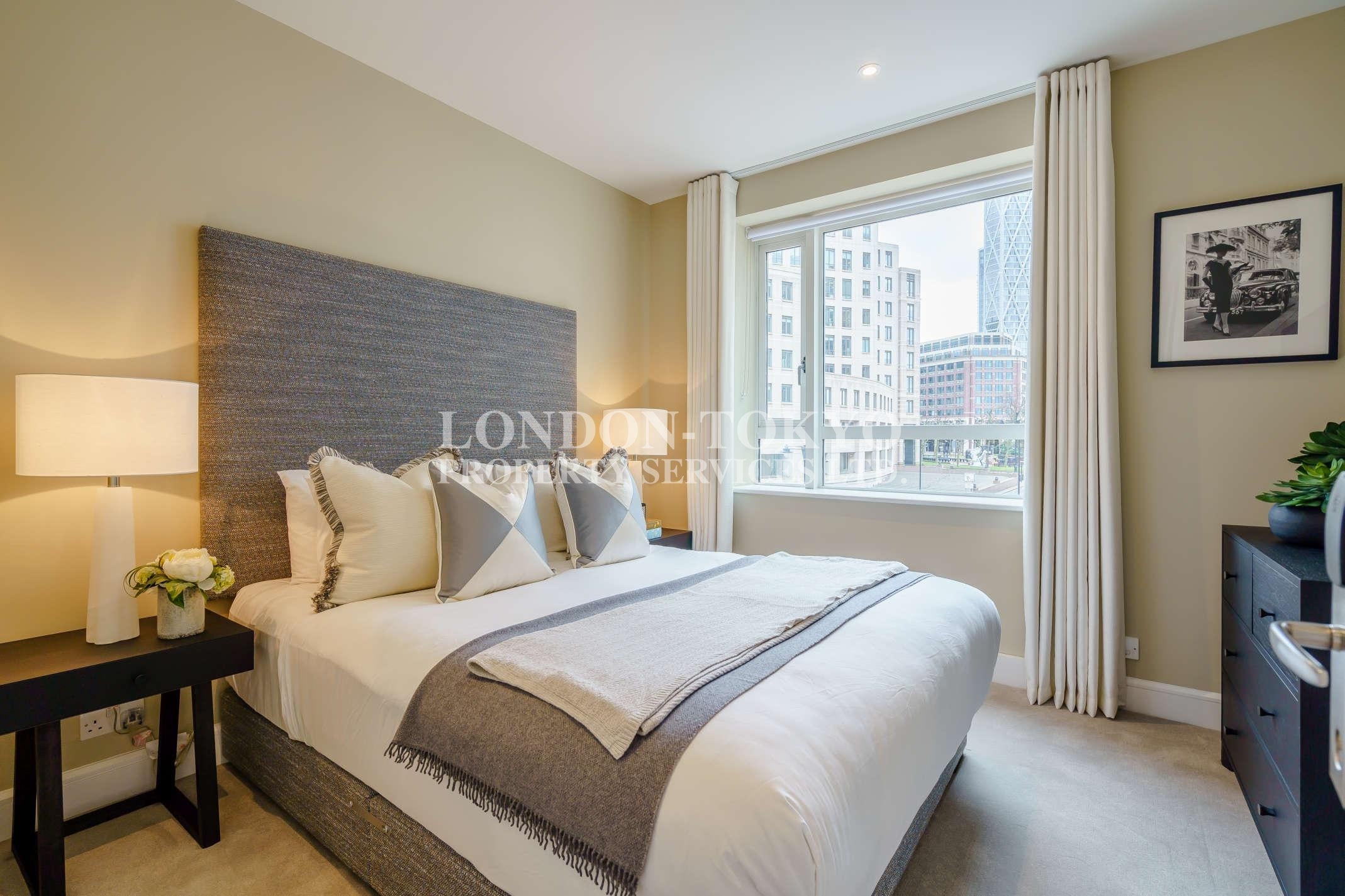 Flat Westferry Circus in Greater London