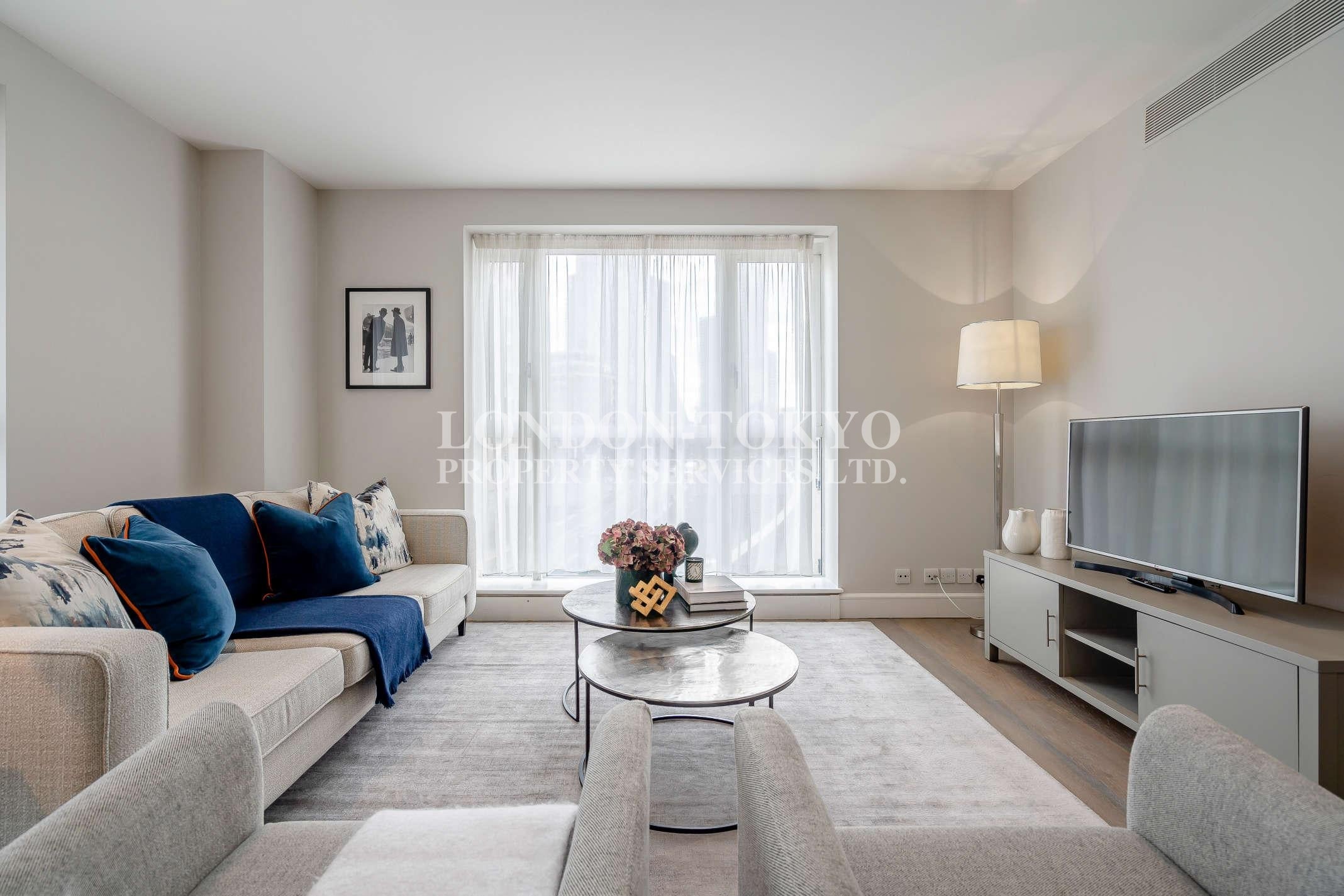 Flat Westferry Circus in Greater London