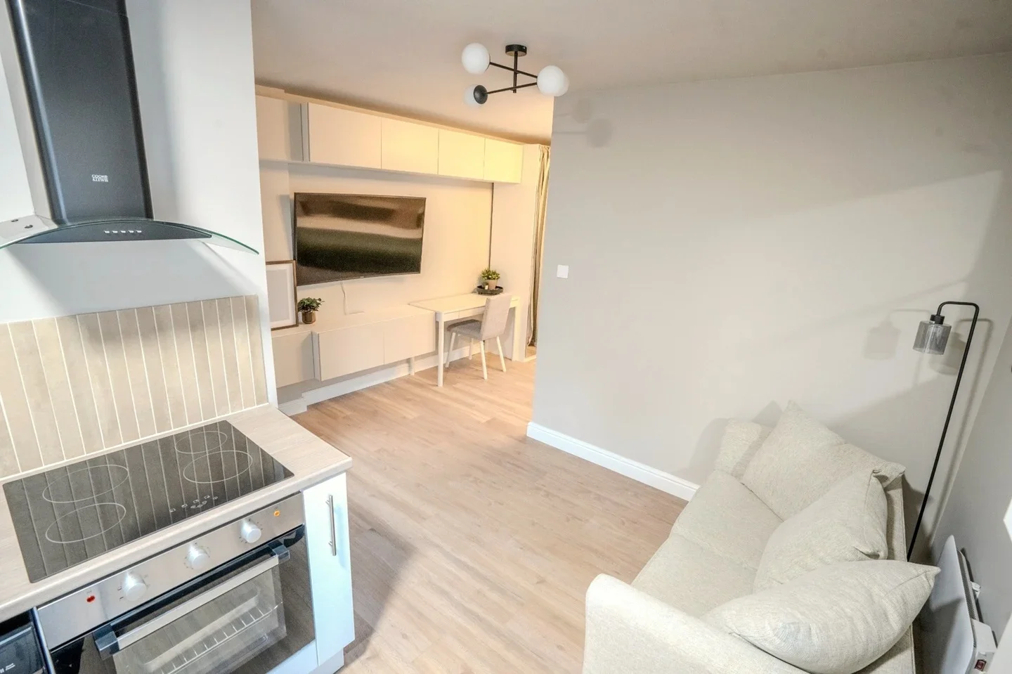 Flat Staines Square in Dunstable