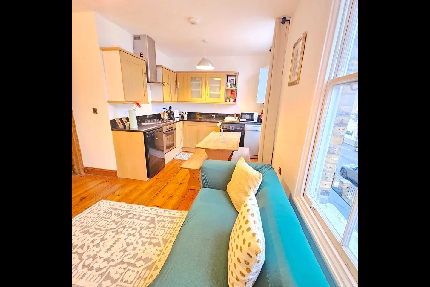 Flat Davenant Road in Greater London